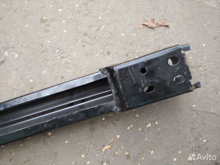 Усилитель бампера Ford Escape 2000-2012