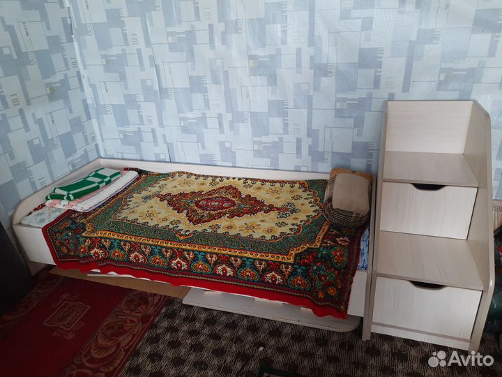 Комод и кровать