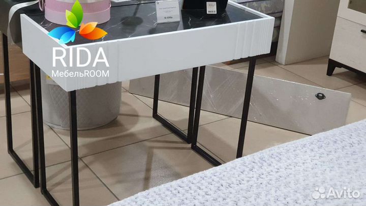 Консоль. Туалетный столик Черный/белый