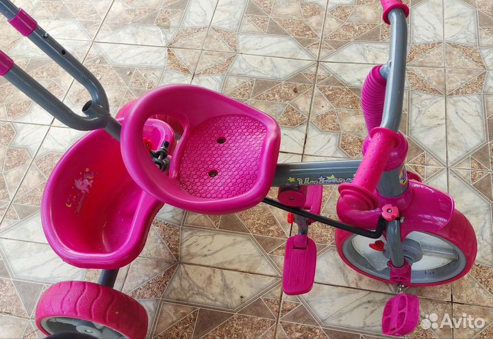 Трехколесный велосипед с ручкой