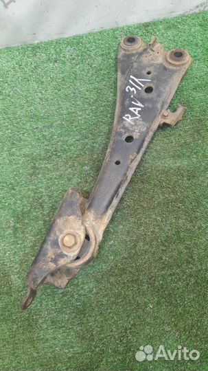 Рычаг задний левый Toyota Rav4 A40 2.0 diesel 2013