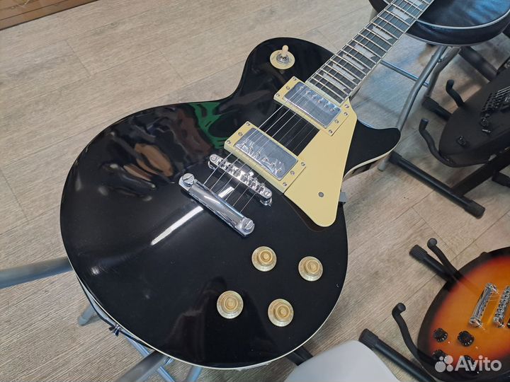 Электрогитара чёрная корпус Les Paul