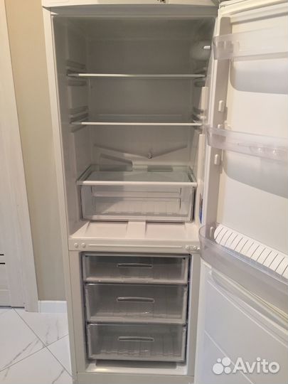 Холодильник бу Indesit