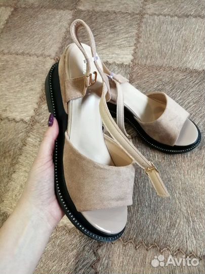 Босоножки новые 38-39