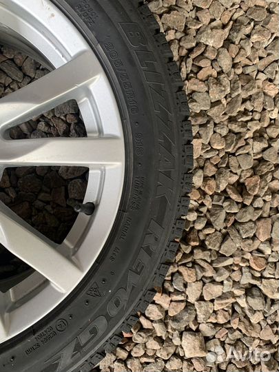 Bridgestone Blizzak Revo GZ 205/55 R16