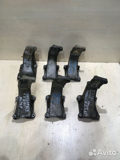 Кронштейн двигателя правый Пассат Б3 357199354