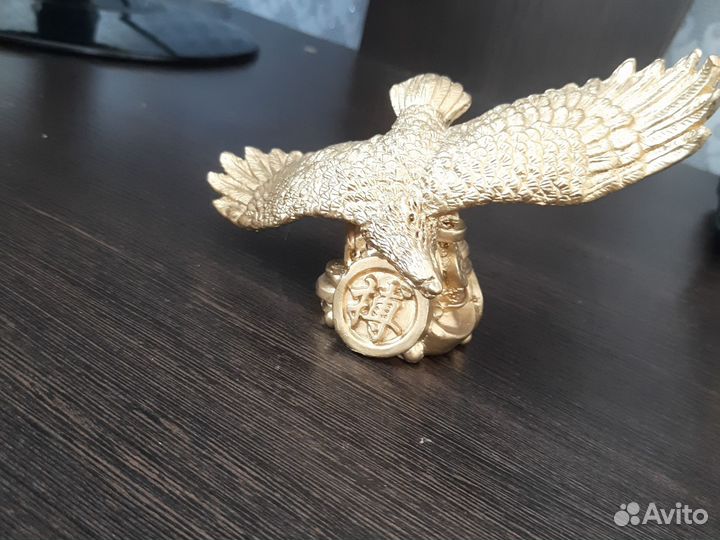 Копилка,статуэтки орёл,собака и корова с львом