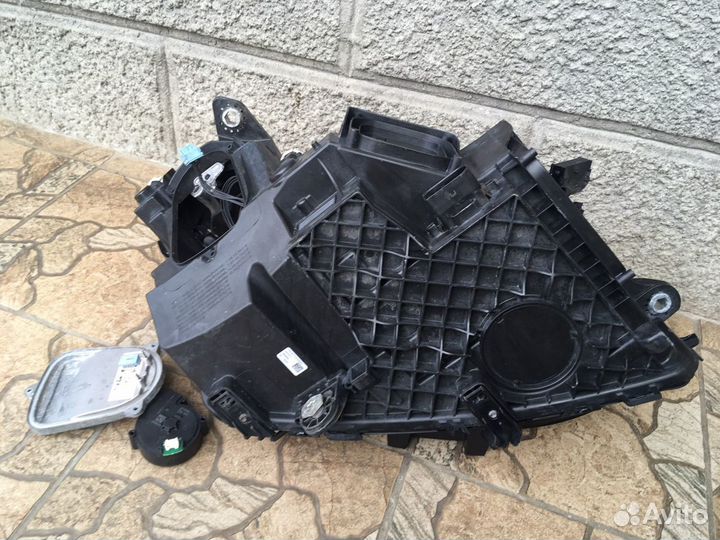 Передняя левая фара битая GLC X253 A2539069300