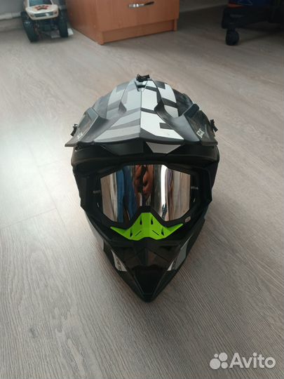 Кроссовый шлем