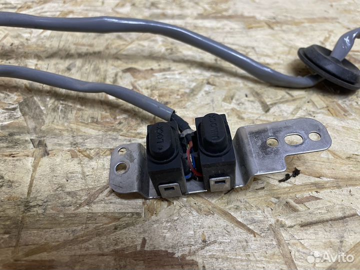 Кнопка открывания багажника Toyota Prado 150