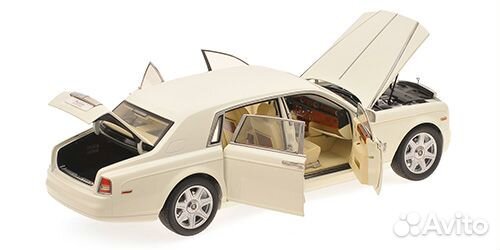 KYO8841EW Kyosho Rolls Royce Phantom EWB 1:18