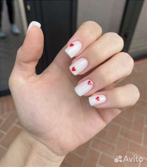 Маникюр с покрытием гель-лаком