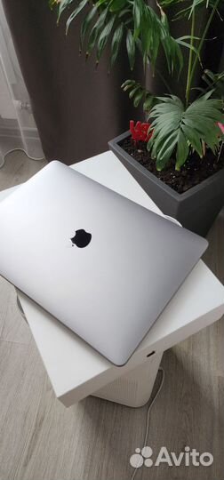 MacBook Pro 13 2020 i7/32Gb 1Tb