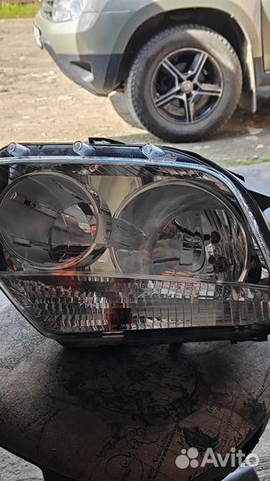 Renault duster фара правая,внутри хромированная