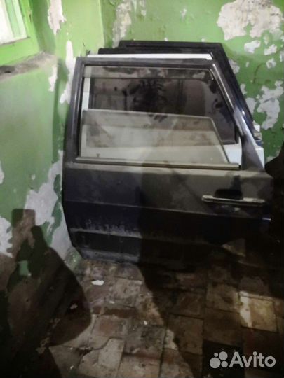 Дверь задняя левая ваз 2115