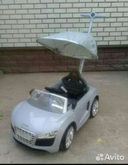 Машинка-каталка Audi