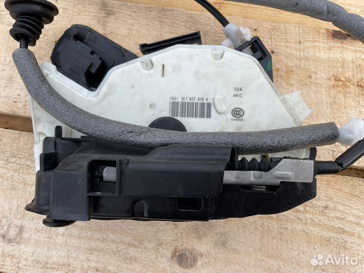 Шкода октавия A7 замок двери передний правый