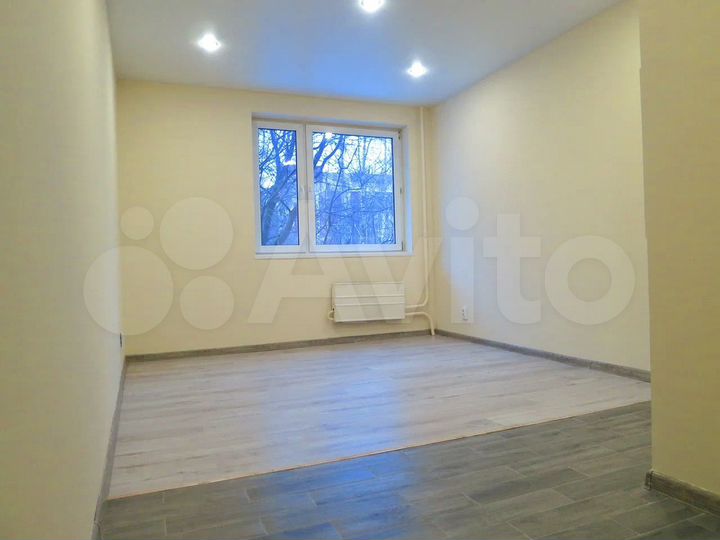 Доля в 3-к. квартире, 17,9 м², 1/12 эт.