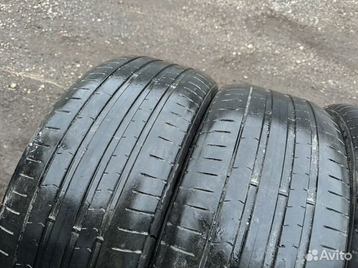 Pirelli P Zero PZ4 245/40 R20 и 275/35 R20 102Y