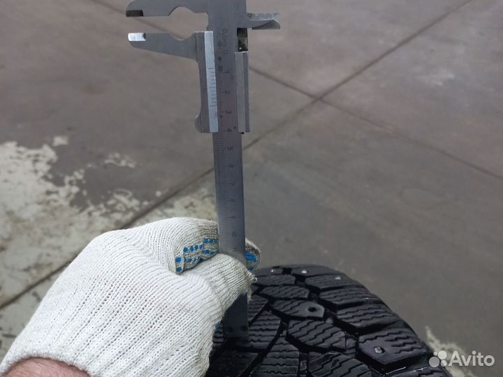 Gislaved Nord Frost 200 215/60 R16 99T