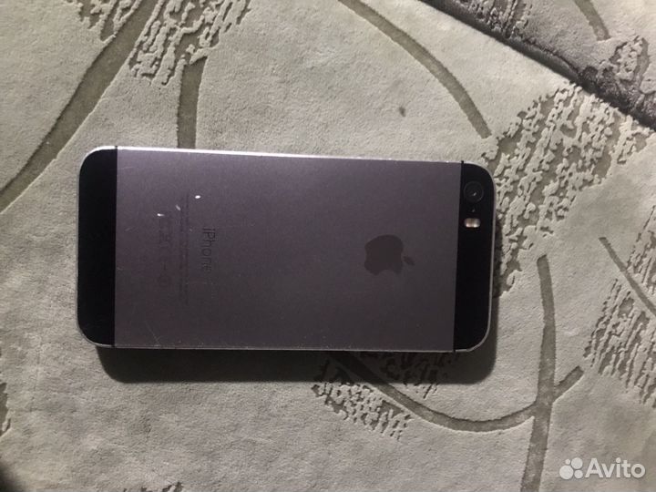 Телефон iPhone 5s