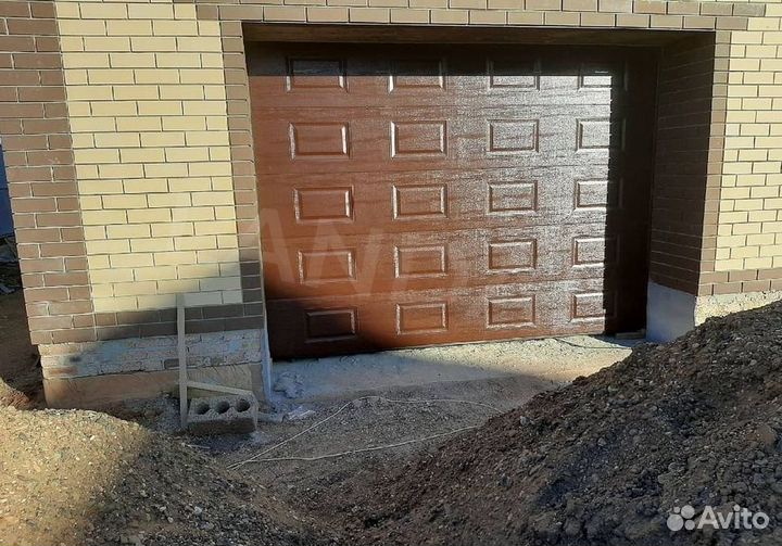 Секционные ворота