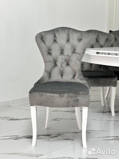 Кухонный стол и стулья новые