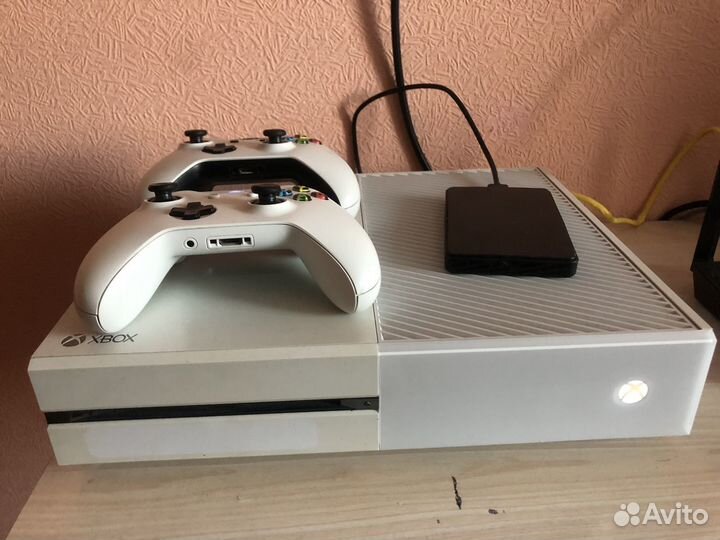 Xbox One 500 gb + 1000 gb + 2 джостика