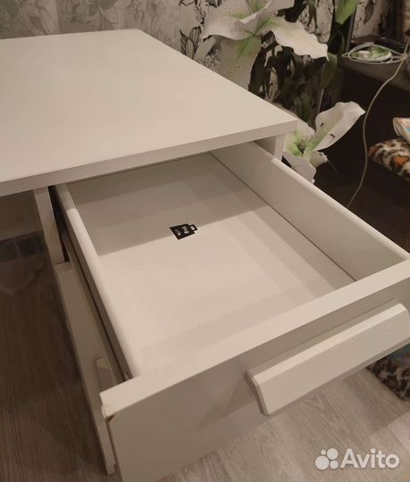 Письменный стол IKEA белый