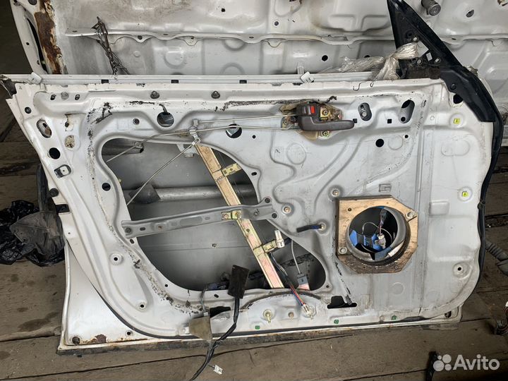 Toyota mark 2 90 дверь