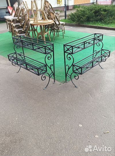 Кованые цветочницы
