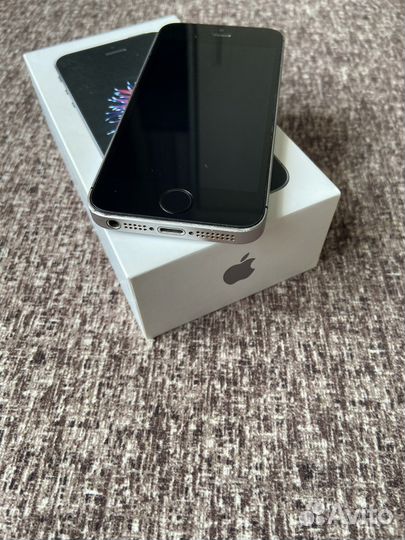 Телефон iPhone 5SE