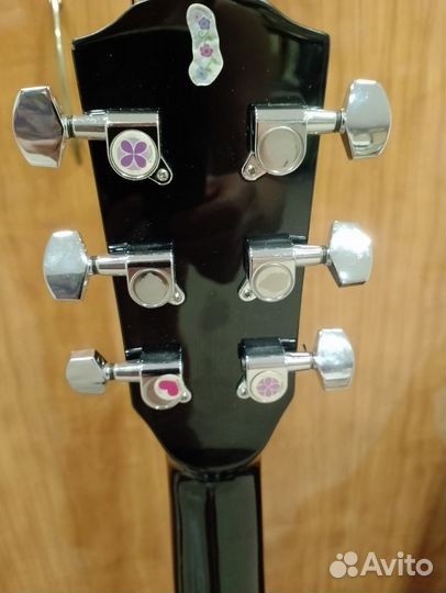 Акустическая гитара