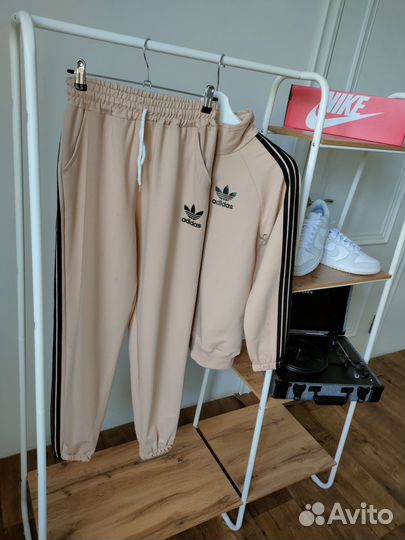 Спортивный костюм женский adidas