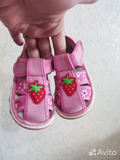 Пищащие сандалики