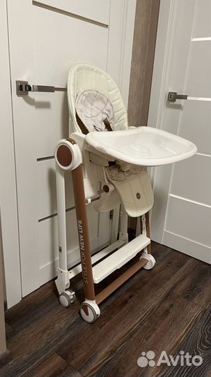 Стул для кормления happy baby berny v2 milk