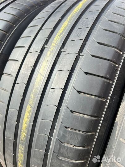 Pirelli P Zero PZ4 235/50 R19