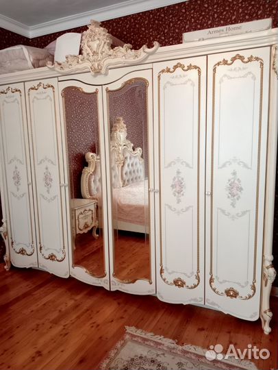 Спальный гарнитур