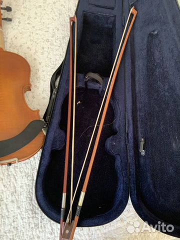 Скрипка 4/4 + 2 смычка, мостик и кейс объявление продам
