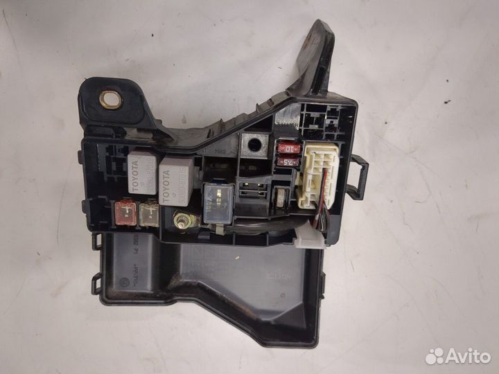 Блок предохранителей Toyota Avensis 2, 2003