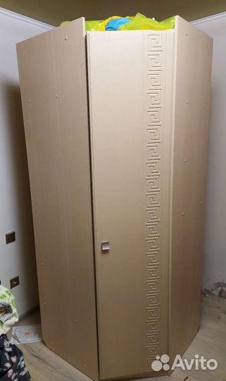 Шкаф угловой