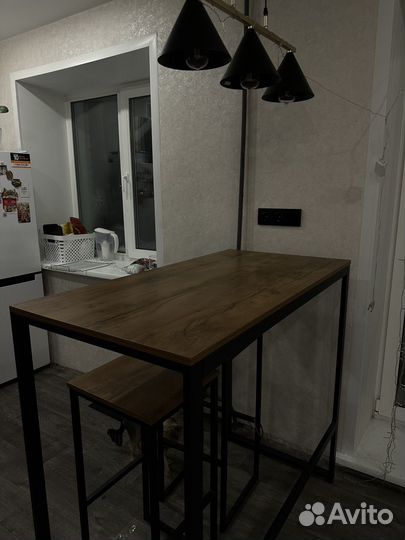 Барная стойка со стульями