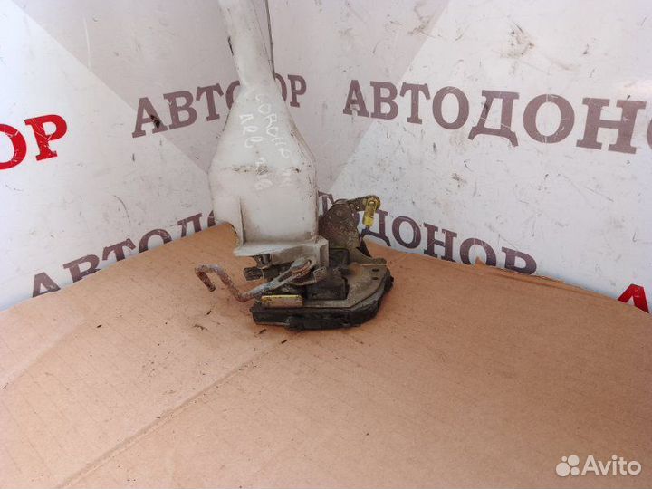 Замок двери задний левый Toyota Corolla