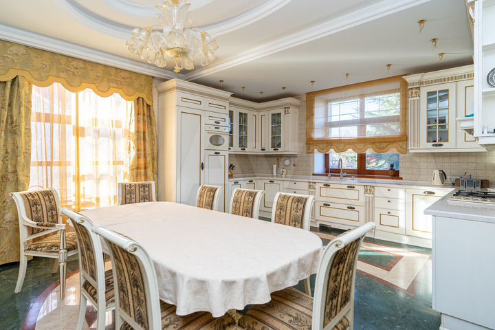 Коттедж 399,6 м² на участке 12,2 сот.