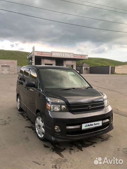 Toyota Voxy 2.0 AT, 2005, 241 000 км