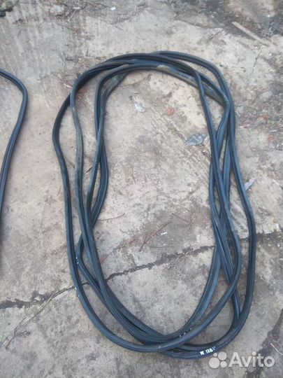 Уплотнительная резинка двери Пежо 408 Peugeot 408