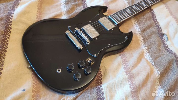 Реплика Gibson SG чёрная с широким пикгардом