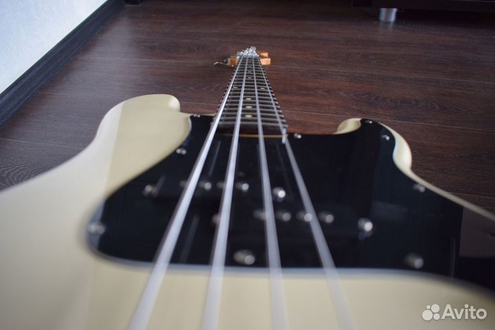 Бас гитара Grass Roots Precision Bass