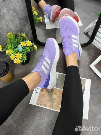 Кроссовки Adidas женские