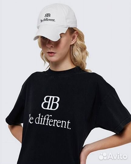 Футболка balenciaga be different